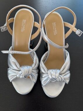 Michael Kors silver leather knot Josie platform heels with ankle strap size 8,